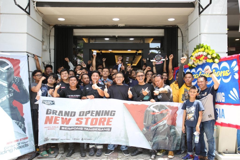 Helm RSV Buka Store di Serpong sembari Undang Komunitas