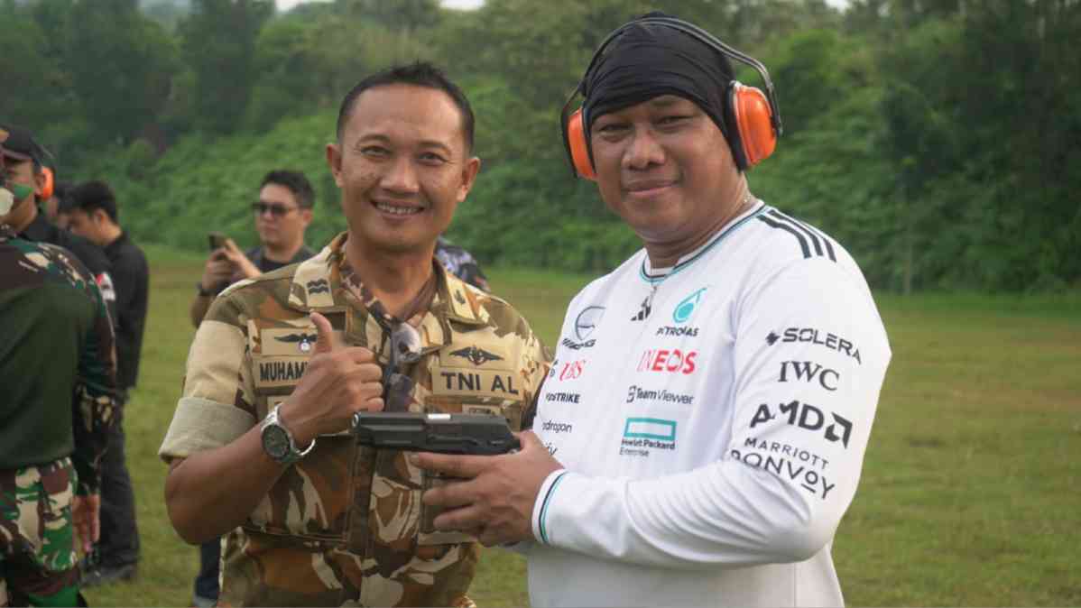 Latihan Menembak